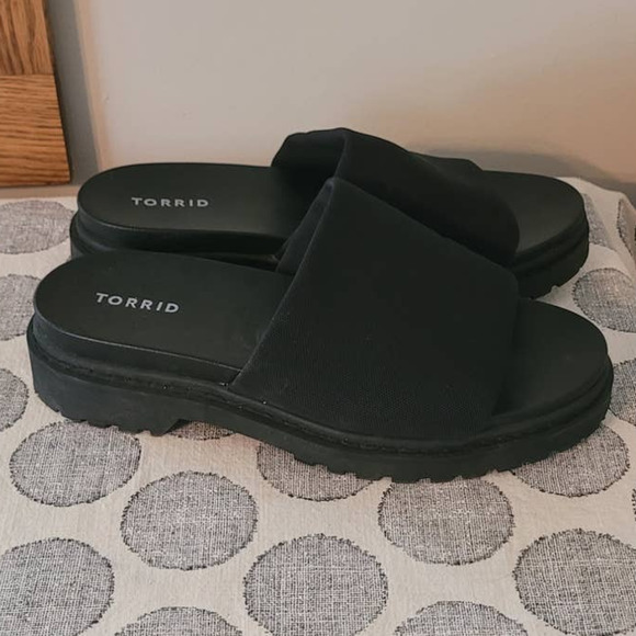 torrid Shoes - Torrid 10WW Black Slides Stretchy Rubber Soles Platform